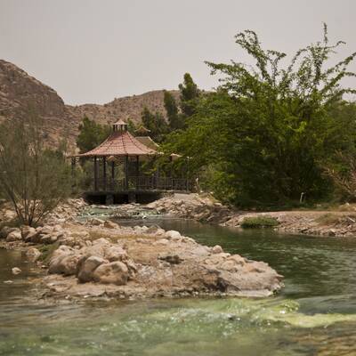 چشمه آبگرم گنو